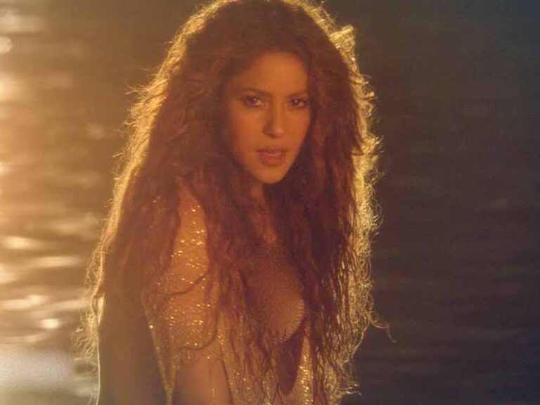 آهنگ انگلیسی Don’t Wait Up از Shakira به همراه متن و ترجمه مجزا