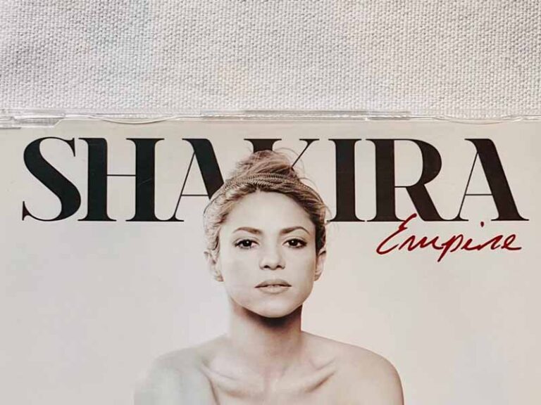 آهنگ انگلیسی Empire از Shakira به همراه متن و ترجمه مجزا