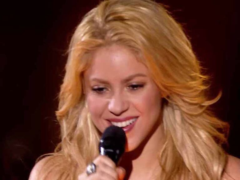 آهنگ انگلیسی Nothing Else Matters از Shakira به همراه متن و ترجمه مجزا