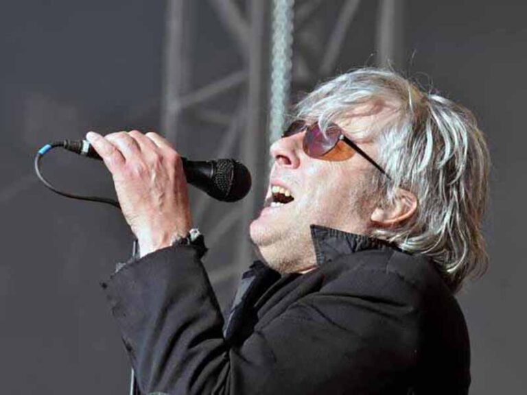 آهنگ انگلیسی I’m Not Gonna Whistle از Arno به همراه متن و ترجمه مجزا