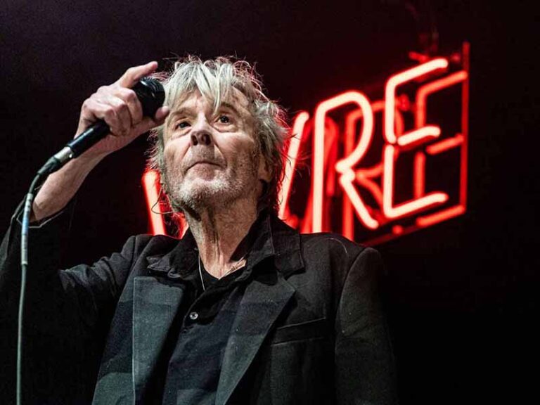 آهنگ فرانسوی La Vérité از Arno به همراه متن و ترجمه مجزا