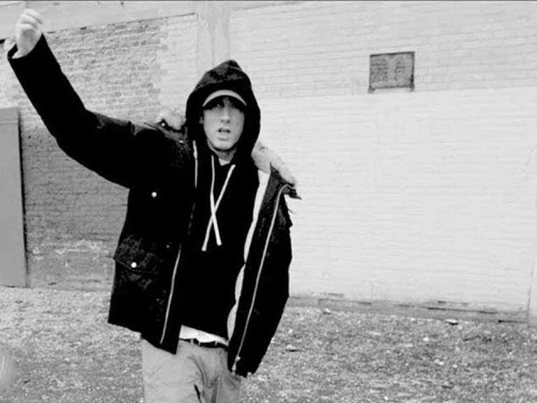 آهنگ انگلیسی Detroit Vs. Everybody از Eminem به همراه متن و ترجمه مجزا