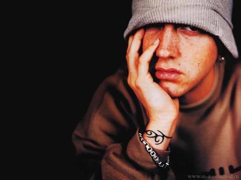 آهنگ انگلیسی Die Alone از Eminem به همراه متن و ترجمه مجزا