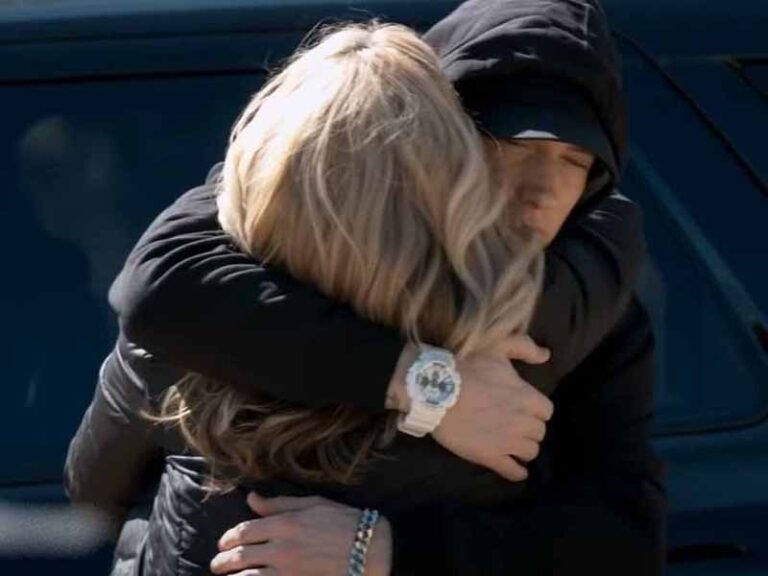 آهنگ انگلیسی Headlights از Eminem به همراه متن و ترجمه مجزا