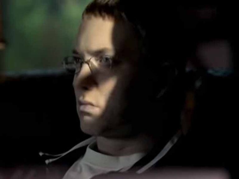 آهنگ انگلیسی Mockingbird از Eminem به همراه متن و ترجمه مجزا