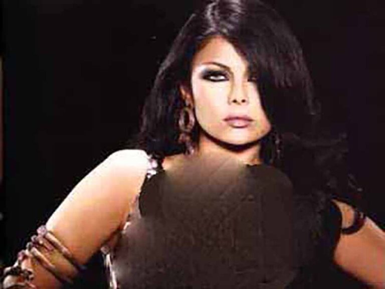 آهنگ عربی “بحب فيك حاجات” از هيفاء وهبي به همراه متن و ترجمه مجزا