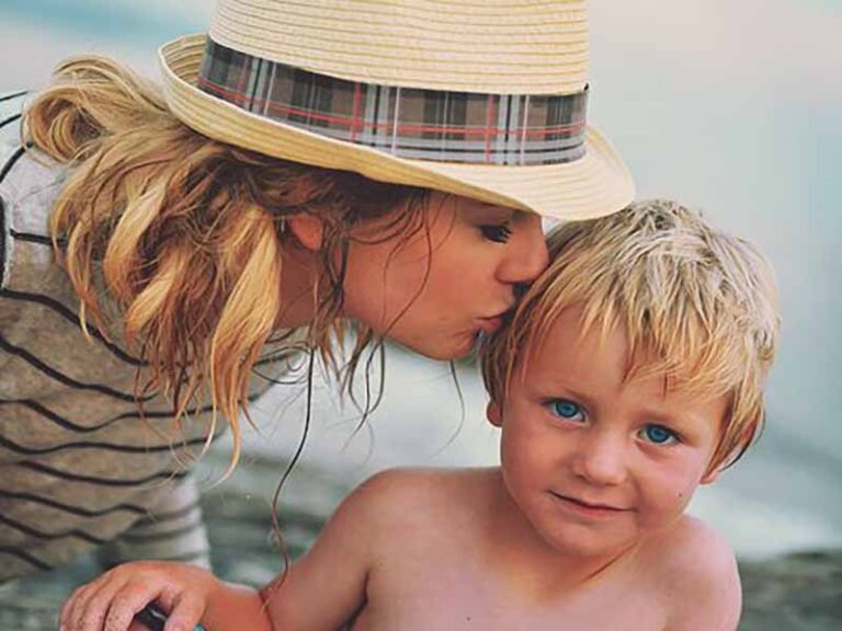 آهنگ انگلیسی Ronan از Taylor Swift به همراه متن و ترجمه مجزا