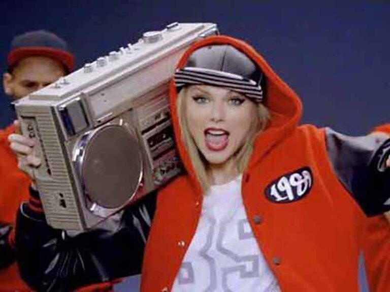 آهنگ انگلیسی Shake it Off از Taylor Swift به همراه متن و ترجمه مجزا