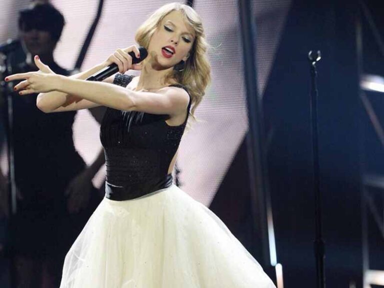 آهنگ انگلیسی Treacherous از Taylor Swift به همراه متن و ترجمه مجزا