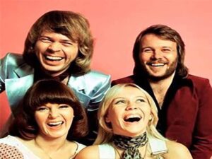 آهنگ انگلیسی Chiquitita از ABBA به همراه متن و ترجمه مجزا