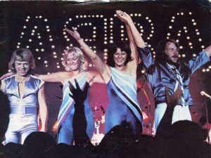 آهنگ انگلیسی I Have a Dream از ABBA به همراه متن و ترجمه مجزا