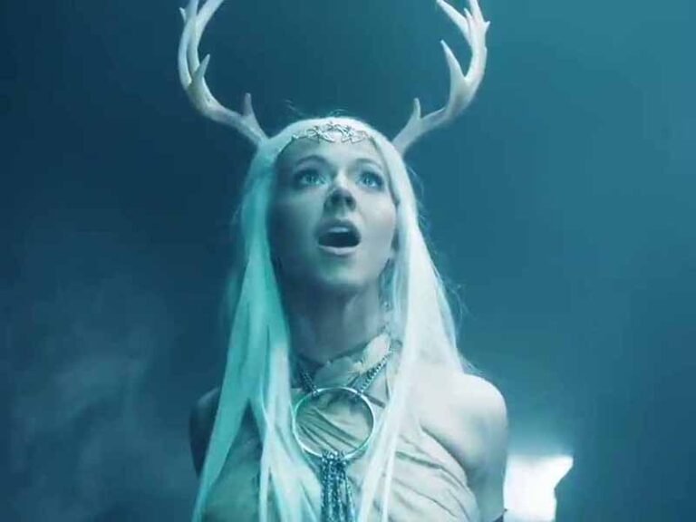 آهنگ انگلیسی Artemis از AURORA به همراه متن و ترجمه مجزا