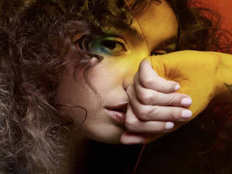 آهنگ انگلیسی Lie to Me از Alessia Cara به همراه متن و ترجمه مجزا