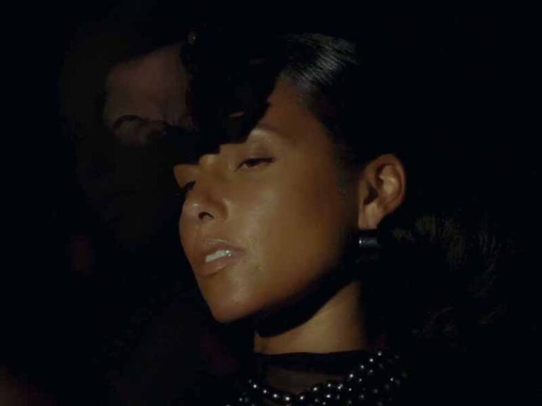 آهنگ انگلیسی Dead End Road (Originals) از Alicia Keys به همراه متن و ترجمه مجزا