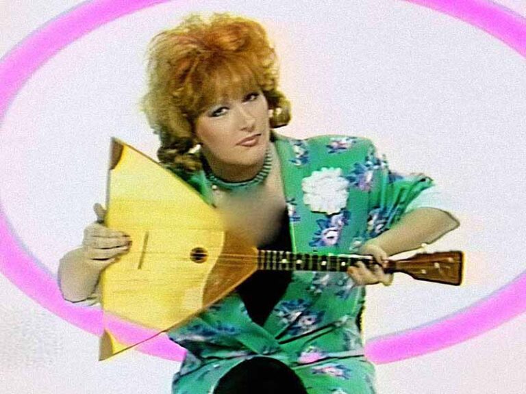 آهنگ روسی Балалайка (Balalaika) از Алла Пугачёва با متن و ترجمه مجزا