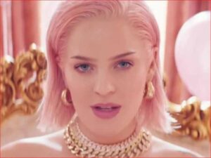 آهنگ انگلیسی Birthday از Anne Marie به همراه متن و ترجمه مجزا