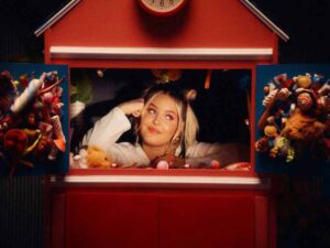 آهنگ انگلیسی CUCKOO از Anne Marie به همراه متن و ترجمه مجزا