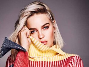 آهنگ انگلیسی Cry از Anne Marie به همراه متن و ترجمه مجزا