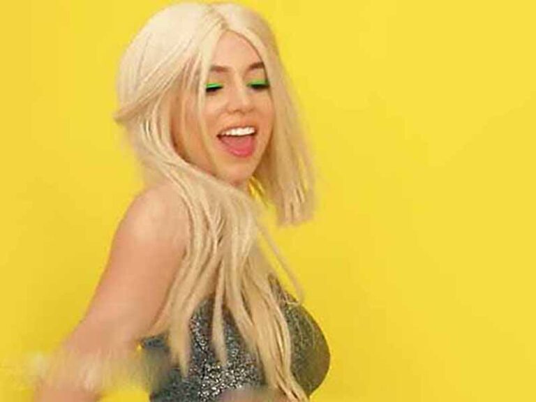 آهنگ انگلیسی Call Me Tonight از Ava Max به همراه متن و ترجمه مجزا