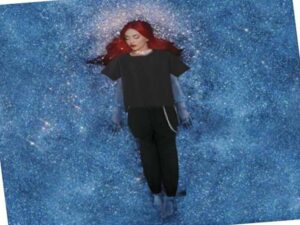 آهنگ انگلیسی Dancing’s Done از Ava Max به همراه متن و ترجمه مجزا