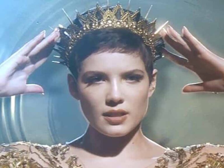 آهنگ انگلیسی Castle از Halsey به همراه متن و ترجمه مجزا