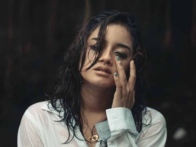 آهنگ انگلیسی Lonely از INNA به همراه متن و ترجمه مجزا