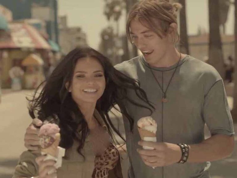 آهنگ رومانیایی Tu Si Eu از INNA به همراه متن و ترجمه مجزا