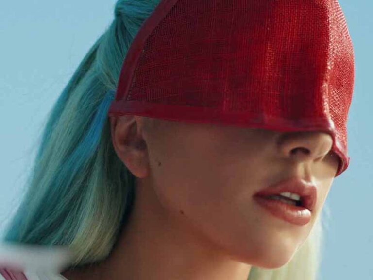 آهنگ انگلیسی 911 از Lady Gaga به همراه متن و ترجمه مجزا