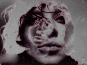 آهنگ انگلیسی Blade of Grass از Lady Gaga به همراه متن و ترجمه مجزا