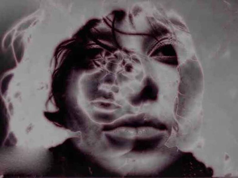 آهنگ انگلیسی Blade of Grass از Lady Gaga به همراه متن و ترجمه مجزا