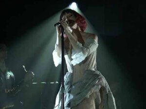 آهنگ انگلیسی Happy Mistake از Lady Gaga به همراه متن و ترجمه مجزا