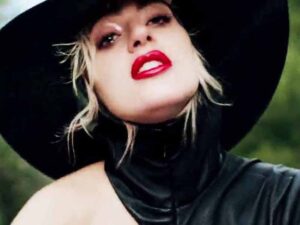 آهنگ انگلیسی John Wayne از Lady Gaga به همراه متن و ترجمه مجزا