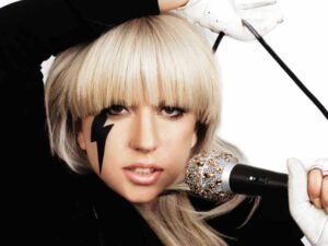 آهنگ انگلیسی Just Dance از Lady Gaga به همراه متن و ترجمه مجزا