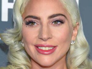 آهنگ انگلیسی Smile از Lady Gaga به همراه متن و ترجمه مجزا