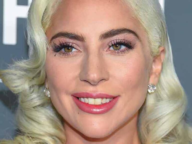 آهنگ انگلیسی Smile از Lady Gaga به همراه متن و ترجمه مجزا