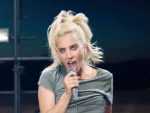 آهنگ انگلیسی Perfect Illusion از Lady Gaga به همراه متن و ترجمه مجزا