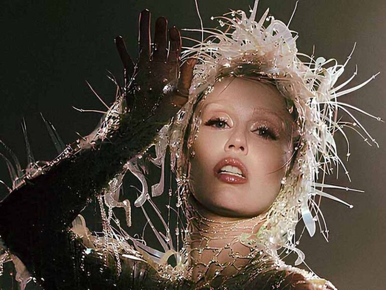 آهنگ انگلیسی End of the World از Miley Cyrus به همراه متن و ترجمه مجزا