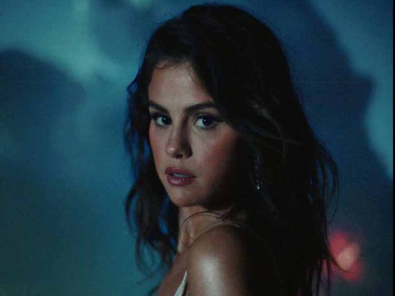 آهنگ اسپانیایی Baila conmigo از Selena Gomez به همراه متن و ترجمه مجزا