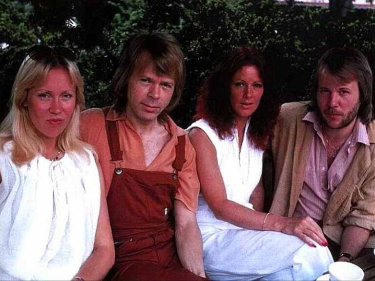 آهنگ انگلیسی Our Last Summer از ABBA به همراه متن و ترجمه مجزا