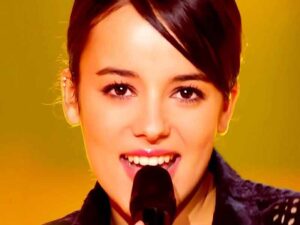 آهنگ انگلیسی La isla bonita از ALIZEE به همراه متن و ترجمه مجزا