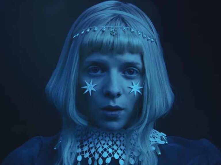 آهنگ انگلیسی Cure For Me از AURORA به همراه متن و ترجمه مجزا