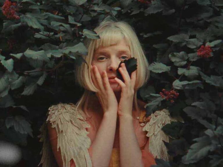 آهنگ انگلیسی Giving In To The Love از AURORA به همراه متن و ترجمه مجزا