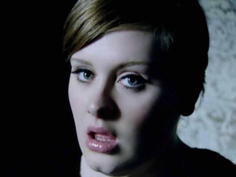 آهنگ انگلیسی Cold Shoulder از Adele به همراه متن و ترجمه مجزا