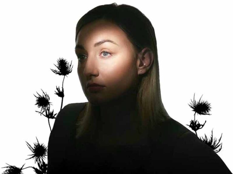 آهنگ فرانسوی Oublier le noir از Adeli به همراه متن و ترجمه مجزا