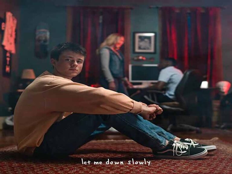 آهنگ انگلیسی Let Me Down Slowly از Alec Benjamin و Alessia Cara به همراه متن و ترجمه مجزا