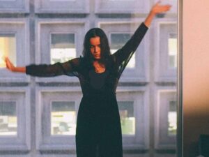 آهنگ انگلیسی Soldier از Alexiane به همراه متن و ترجمه مجزا