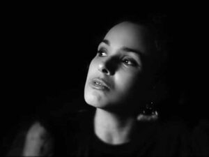 آهنگ انگلیسی You’re Mine از Alexiane به همراه متن و ترجمه مجزا