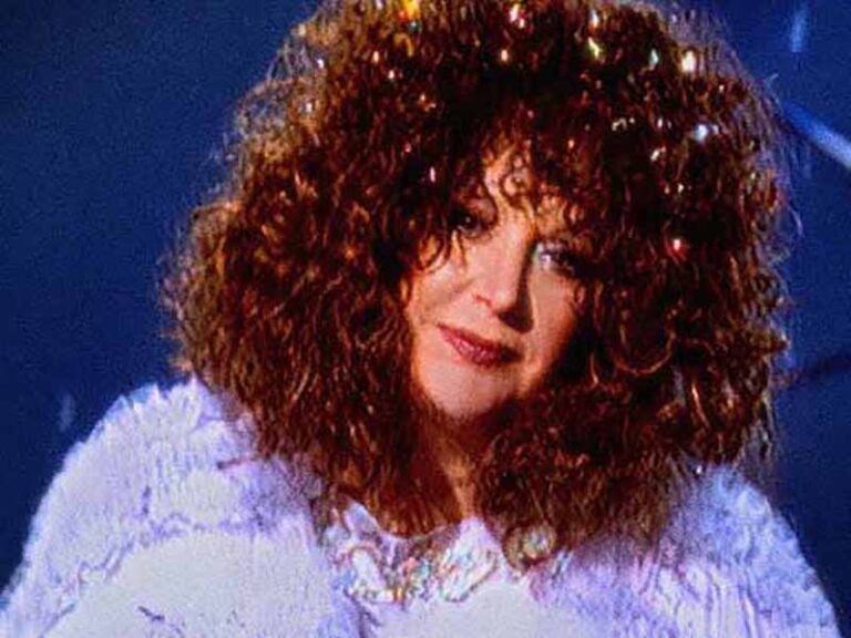 آهنگ روسی Белый снег (White Snow) از Alla Pugacheva با متن و ترجمه مجزا