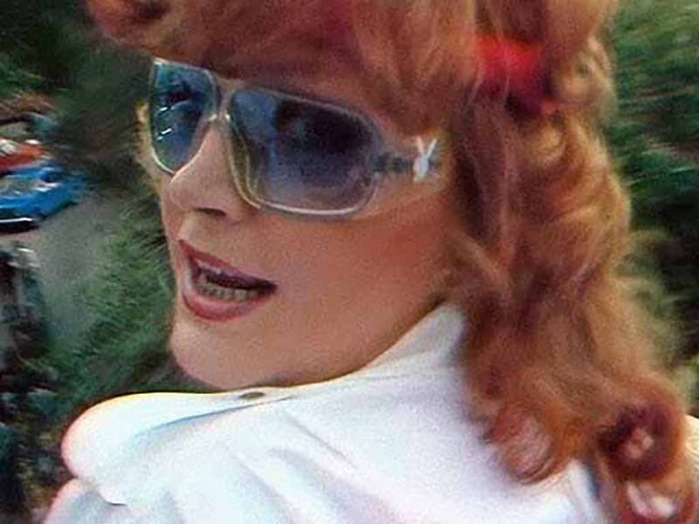 آهنگ روسی Бумажный змей (Paper Kite) از Alla Pugacheva با متن و ترجمه مجزا