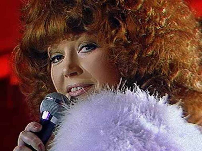 آهنگ روسی Волшебник-недоучка (Half-Educated Wizard) از Alla Pugacheva با متن و ترجمه مجزا